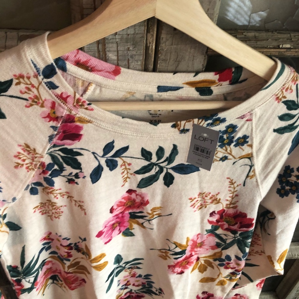 🎀NEW🎀LOFT Floral Top - Picture 4 of 6